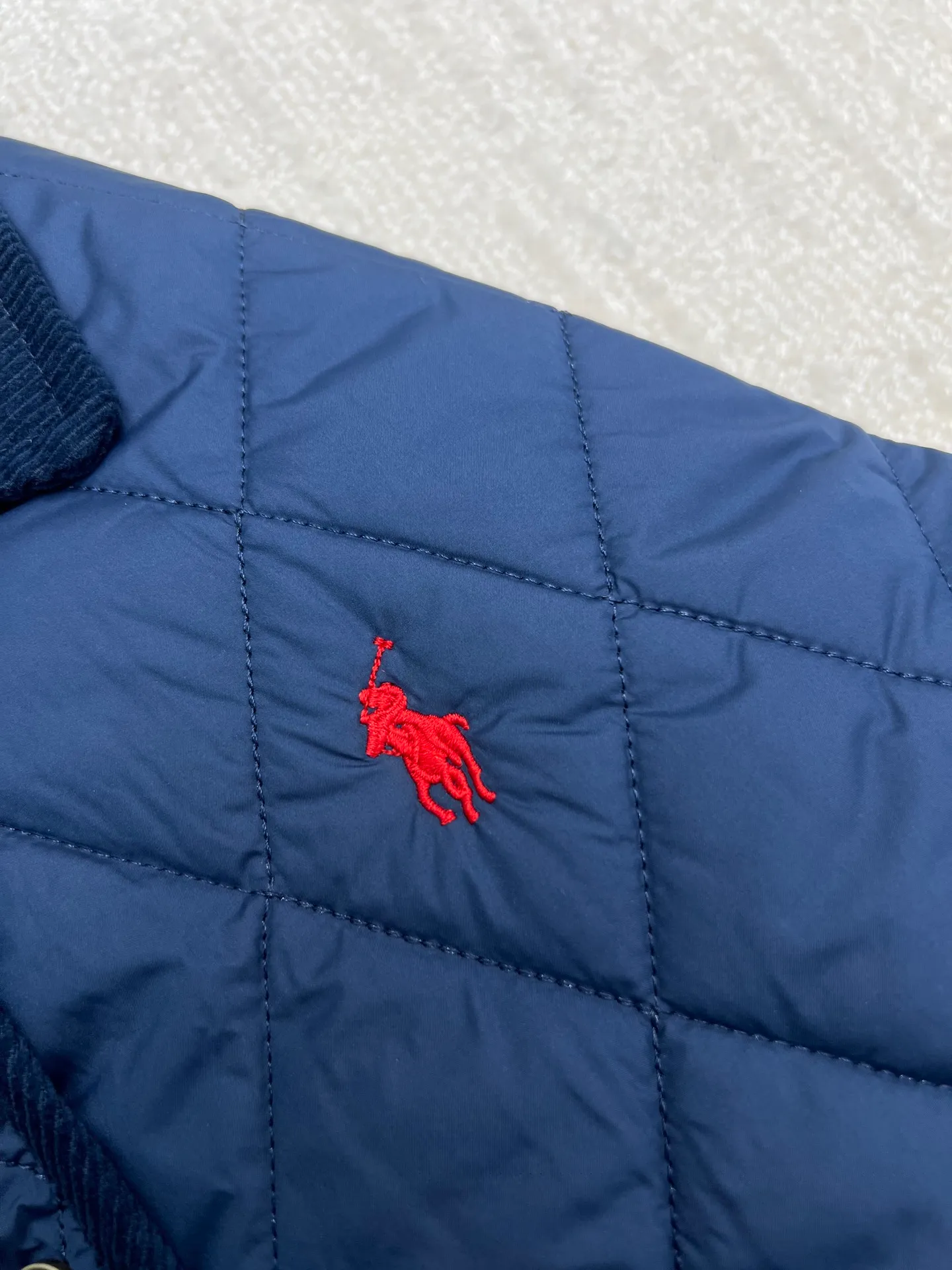 P350 Ralph Lauren logo embroidered diamond plaid corduroy cotton jacket. Exquisite small logo embroidery on the chest, corduroy color-blocked lapels, pocket design showing details, customized accessories, complete with three standards. Size: S M L XL